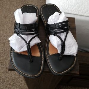 Born sandals